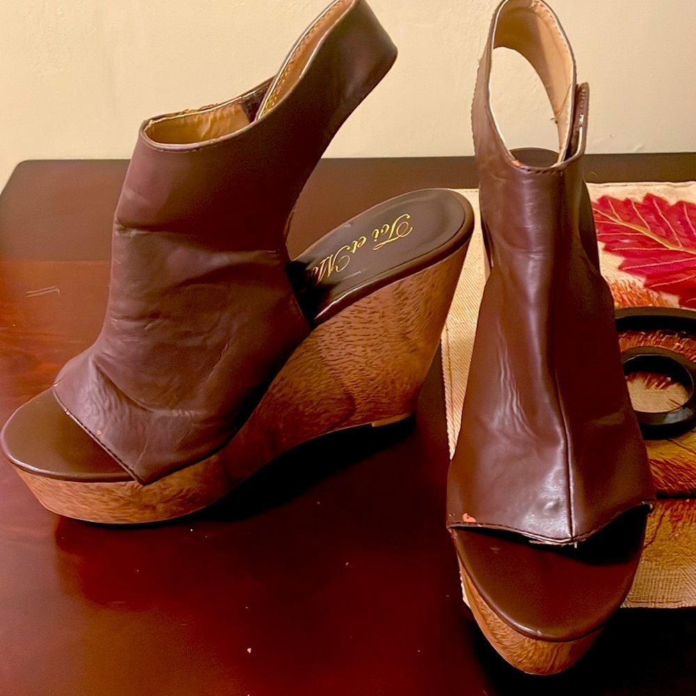 Toi et Moi Women’s Wedge Heels.